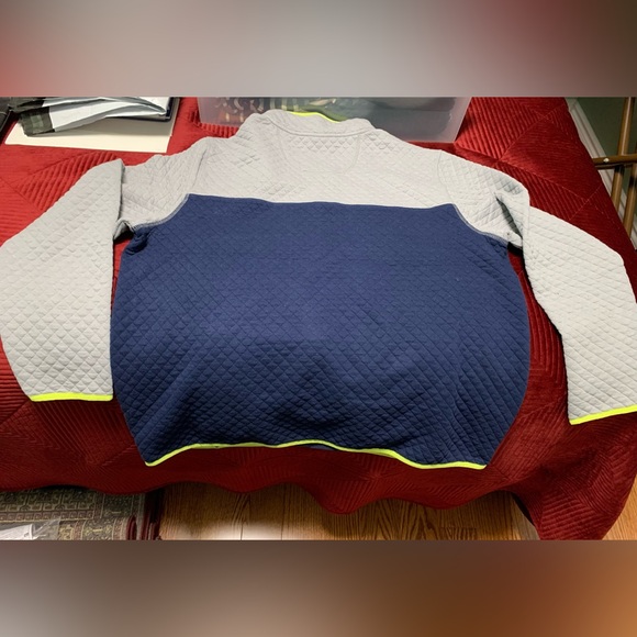 Canadian Geographic quilted grey and blue sweater - Picture 9 of 16